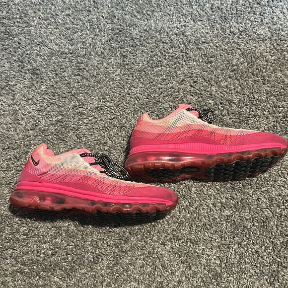 Pink nike vapormax shoes - Picture 2 of 7